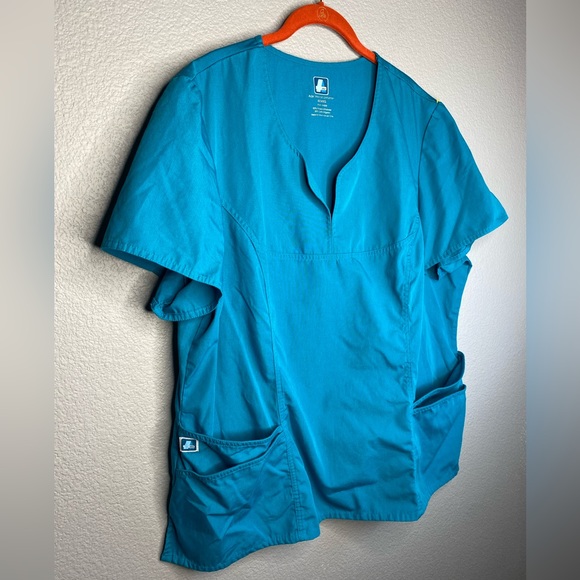 Scrub Top - Picture 2 of 4